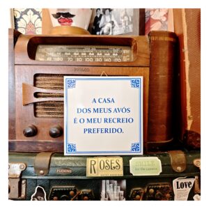 Azulejo "A Casa Dos Meus Avós É O Meu Recreio Preferido"