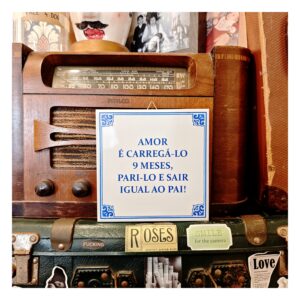 Azulejo "Amor É Carrega-lo 9 Meses"