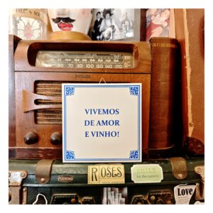 Azulejo "Vivemos De Amor E Vinho"