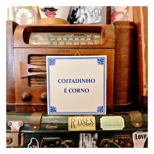 Azulejo "Coitadinho É Corno"