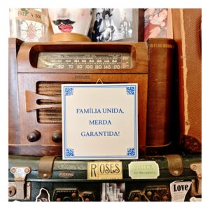 Azulejo "Família Unida, Merda Garantida"