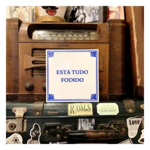 Azulejo "Está Tudo Fodido"